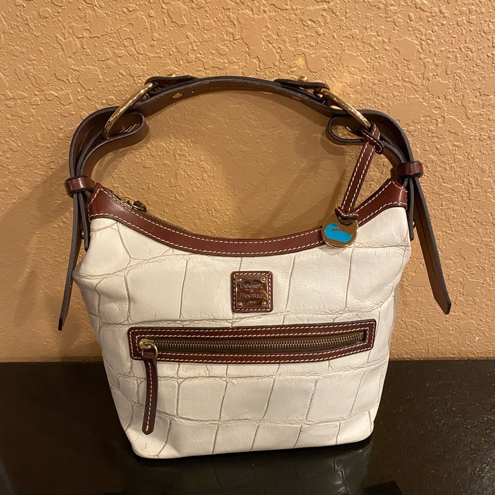 D&B bucket/Hobo style white printed leather w/ sig pink/interior. Lg front pkt